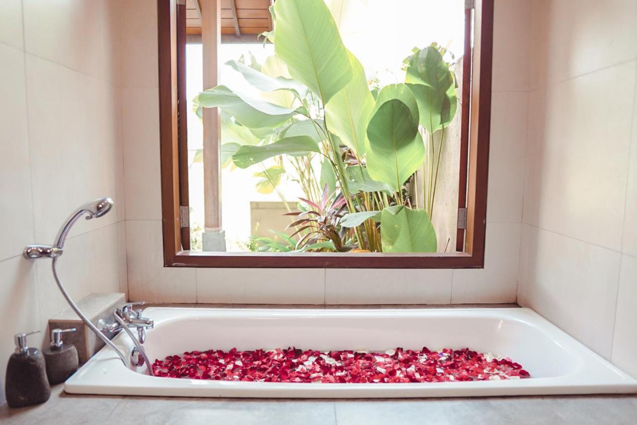 Abinawa Hill Bed & Breakfast Lovina  Bagian luar foto