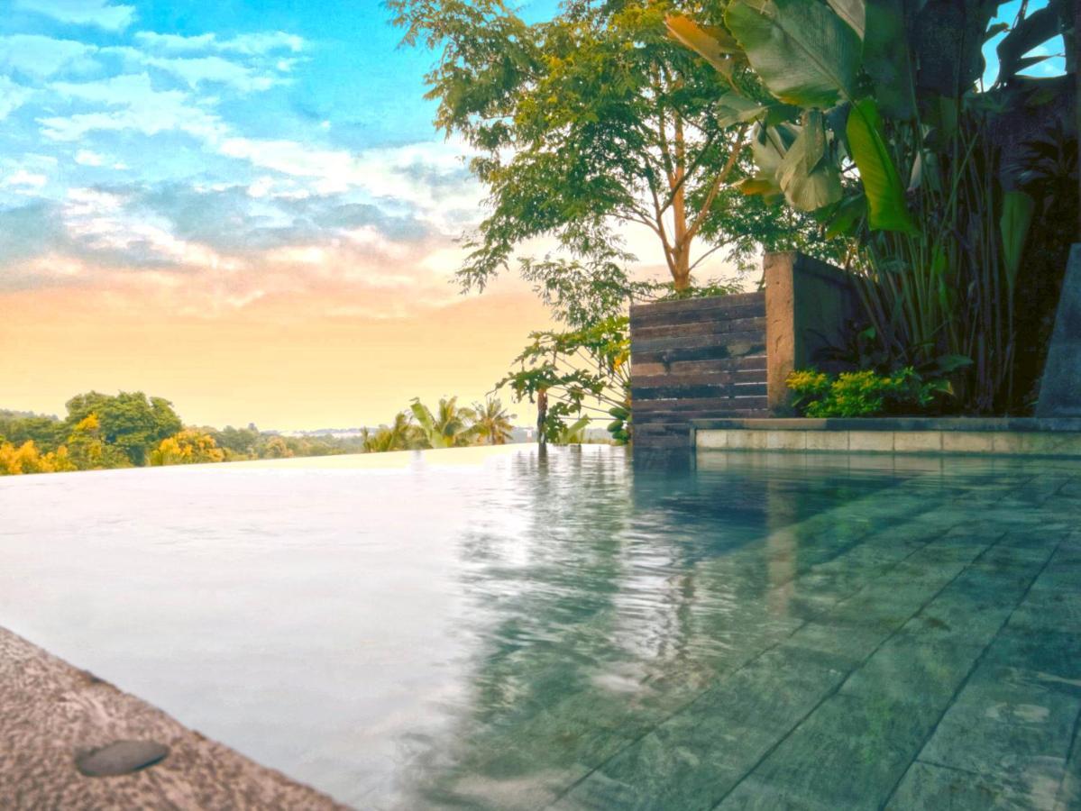 Abinawa Hill Bed & Breakfast Lovina  Bagian luar foto